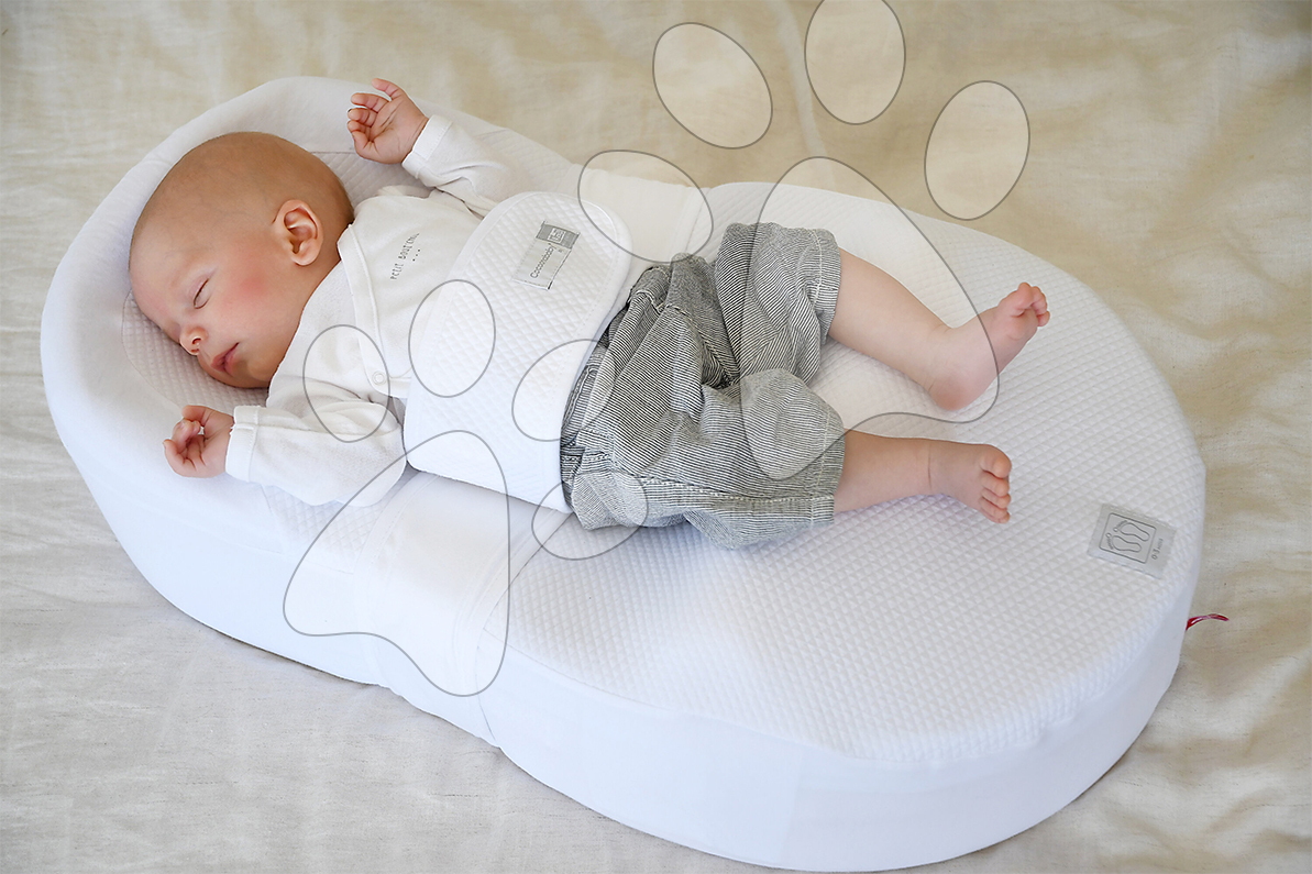 Baby nest ergonomic Red Castle Cocoonababy 10° 0-3 luni Moon & Stars detaliu husa