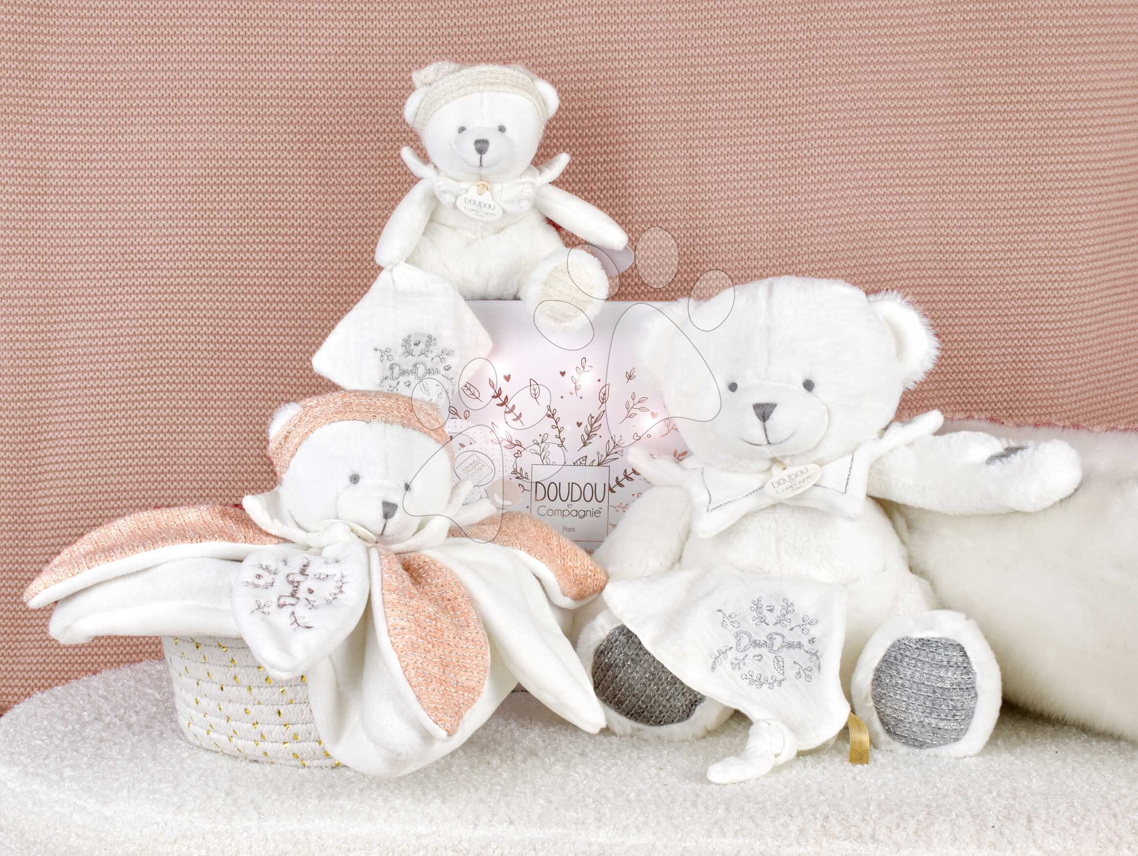 Plüss mackó cumitartó csipesszel Doudou 25 Years Dummy Holder White Doudou et Compagnie szülinapi kiadás fehér 20 cm 0 hó-tól