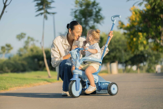 Tříkolky od 15 měsíců - Tříkolka s vodicí tyčí Breeze S Ocean Blue TouchSteering smarTrike - 23