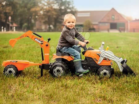 Detské šliapacie vozidlá - Traktor na šliapanie Builder Max Stavbár Smoby s bagrom a nakladačom oranžový