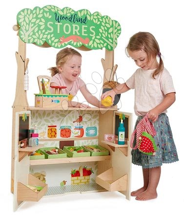 Tender Leaf Toys - Dřevěný lesní obchod s divadlem Woodland Stores and Theatre Tender Leaf Toys s loutkami a taškou