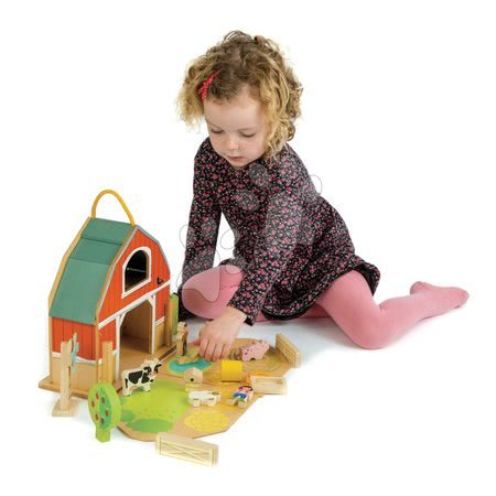 Fa babaházak  - Fa tanya traktorral Little Barn Tender Leaf Toys_1