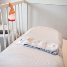 Zabawki dla niemowląt  - Pokrowiec na łóżeczko Cocoonababy® Red Castle Fleur de Coton® szary od 0 miesięcy._0