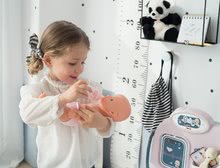 Lekárske vozíky sety - Set zdravotnícky pult pre lekára Baby Care Center Smoby s kočíkom trojkombináciou a jedálenská stolička s hojdačkou a autosedačkou Maxi Cosi_15