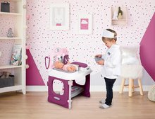 Lekárské vozíky pre deti - Zdravotnícky a prebaľovací pult Violette Baby Care Center Smoby s elektronickým displejom a 30 cm bábika s 25 doplnkami 68 cm výška_1