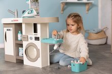 Kuhinje za otroke kompleti - Komplet elektronska kuhinja s pralnim strojem in likalno desko Tefal Cleaning Kitchen 360° Smoby in delovna miza z žerjavom in tovornjak s kovčkom in orodjem_15