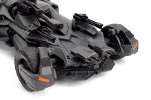 Játékautók és járművek - Kisautó Batmobil Justice League Jada fém nyitható pilótafülkével és Batman figurával hossza 22,5 cm 1:24_5