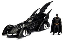 Modely - Autko Batman 1995 Batmobile Jada metalowe z otwieranym kokpitem i figurką Batmana, długość 27 cm, 1:24_0