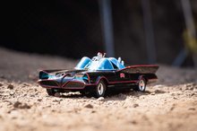 Játékautók és járművek - Kisautó Batman Classic Batmobil 1966 Deluxe Jada fém nyitható ajtókkal és 4 figurával hossza 19 cm 1:24_16