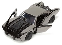 Játékautók és járművek - Kisautó Batman Batmobile 2022 Comic Con Jada fém nyitható ajtókkal és Batman figurával hossza 19 cm 1:24_10