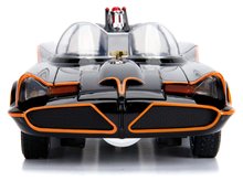 Játékautók és járművek - Kisautó Batman Classic Batmobile Jada fém világítással 2 figurával hossza 28 cm 1:18_8