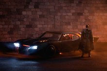 Modely - Autíčko Batman Batmobile 2022 Jada kovové so svetlom a figúrkou Batmana dĺžka 28 cm_17