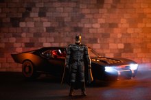 Modely - Autíčko Batman Batmobile 2022 Jada kovové so svetlom a figúrkou Batmana dĺžka 28 cm_19