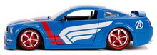Modeli automobila - Autíčko Marvel 2006 Ford Mustang GT Jada kovové s otvárateľnými časťami a figúrkou Captain America dĺžka 22 cm 1:24 J3225007_2