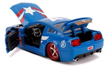 Modeli avtomobilov - Avtomobilček Marvel Avengers 2006 Ford Mustang GT Jada kovinski z odpirajočimi elementi in figurico Captain America dolžina 22 cm 1:24_9