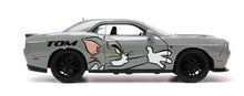 Modely - Autíčko Tom a Jerry Dodge Challenger 2015 Jada kovové s otevíracími částmi a figurkou Jerryho délka 21 cm 1:24_7