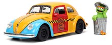 Modelle - Spielzeugautoauto Sesame Street VW Beetle 1959 Jada Metall mit aufklappbaren Teilen und einer Oscar-Figur Länge 16,5 cm 1:24_0