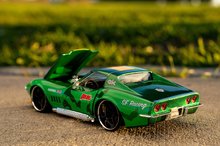 Modeli avtomobilov - Avtomobilček Chevrolet Stingray 1969 Street Fighter Jada kovinski z odpirajočimi elementi in kovinska figurica Cammy White dolžina 20 cm 1:24_18
