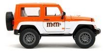 Modeli avtomobilov - Avtomobilček Jeep Wrangler 2007 M&M Jada kovinski z odpirajočimi vrati in figurica Orange dolžina 18 cm 1:24_1
