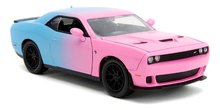 Játékautók és járművek - Kisautó Dodge Challenger 2015 Pink Slips Jada fém nyitható részekkel hossza 20 cm 1:24_1