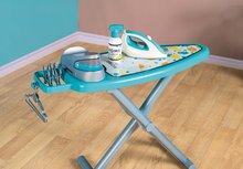 Hry na domácnosť - Žehliaca doska so žehličkou Ironing Board Steam Iron Smoby s vešiakmi a 9 doplnkami_4