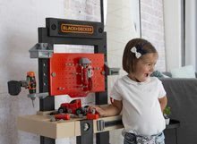 Pracovní dětská dílna - Pracovní dílna Black+Decker Smoby s mechanickou vrtačkou a autíčkem s 92 doplňky_11