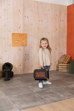 Náradie a nástroje - Pracovný kufrík Bricolo Box Black&Decker Smoby s rozoberateľným autíčkom a 39 doplnkami_1