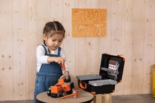 Náradie a nástroje - Pracovný kufrík Bricolo Box Black&Decker Smoby s rozoberateľným autíčkom a 39 doplnkami_9