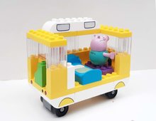 Stavebnice ako LEGO - Stavebnica Peppa Pig Campervan PlayBig Bloxx BIG auto karavan s výbavou a 2 postavičky 52 dielov od 1,5-5 rokov_1