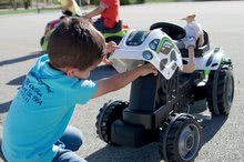 Voitures à pédales pour enfants - Tracteur pédalo Farmer XL Kravička Smoby avec une remorque blanc-noir_3