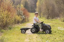 Pedálos gyermekjárművek - Pedálos traktor utánfutóval Farmer XL Black Tractor+Trailer Smoby fekete állítható üléssel és hanggal 142 cm_0