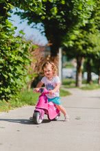 Seturi babytaxiuri - Set babytaxiu Scooter Pink Smoby cu roţi din cauciuc şi semafor cu conuri indicatoare de la 18 luni_9