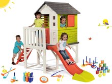Set domček na pilieroch Pilings House Smoby s 1,5 m šmykľavkou a športový set s plechovkovou pyramídou od 24 mes