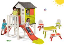 Domečky s nábytkem - Set dětský domeček na pilířích Pilings House Smoby s 1,5 m skluzavkou a stůl s lavičkou a dvě židle KidChair_43