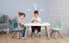 Otroško vrtno pohištvo - Komplet miza KidTable White Smoby sivo krem višina 45 cm z dvema stolčkoma z anti UV filtrom_8