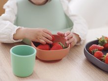 Babylätzchen - Lätzchen für Kinder Silicone Bib Beaba Sage Green aus weichem Silikon und grün mit Knöpfen ab 4 Monaten BE913541_1