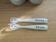 Sztućce i łyżki - Ergonomiczne łyżeczki 1st Age Silicone Spoons Beaba Szary i szałwia z silikonu do samodzielnego jedzenia 2 sztuki od 4 miesięcy_0