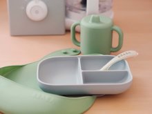 Babaétkészletek - Étkezőgarnitúra Silicone Meal Essentials Set Beaba bögrével tányérral kanállal és előkével zöld-szürke 8 hó-tól BE913556_0
