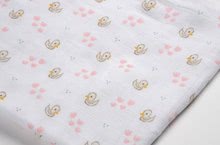 Scutece - Scutece textile din bumbac muselină Cotton Muslin Cloths Beaba Cygne set 3 bucăți 70*70 cm de la 0 luni roz_1