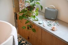 Soin et hygiène pour enfants - Accessoires de toilette pour bébé Hanging Toiletry Pouch Beaba Sage vert dans une pochette suspendue avec 9 accessoires verts à partir de 0 mois_15