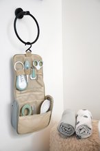 Otroška kozmetika - Toaletne potrebščine za dojenčka Hanging Toiletry Pouch Beaba Sage Green v viseči torbici z 9 dodatki zelena od 0 mes_17