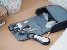 Otroška kozmetika - Toaletne potrebščine za dojenčka Hanging Toiletry Pouch Beaba Night Blue v torbici za obešanje z 9 dodatki modre od 0 mes_9