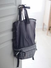 Prebaľovacie tašky ku kočíkom -  NA PREKLAD - Bolsa de cambio Beaba Biarritz Changing Black Bag como cinturón Bolsa para carrito y bicicleta, volumen de 3-11 litros._10