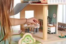 Drevené domčeky pre bábiky - Drevený domček pre bábiky Doll´s House with Furnitures Eichhorn poschodový so 4 izbami 3 figúrkami a nábytkom výška 44 cm_9