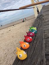 Hry na rybára - Drevená rybárska udica Fishy Janod so striekajúcimi rybami od 24 mes_5