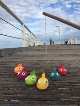 Hry na rybára - Drevená rybárska udica Fishy Janod so striekajúcimi rybami od 24 mes_7