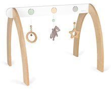 Dřevěná hrazdička a plyšový medvěd My Activity Gym Home Kaloo s chrastítkem a hvězdou 65*45 cm od 0–10 měsíců