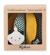 Zabawki do łóżeczka - Pluszowa piłka z kotkiem do rozwoju małej motoryki niemowlęcia Hand-grip Ball Stimuli Kaloo żółta,13 cm, od 0 miesiąca życia_0