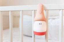 Dětské lampičky - Dětská lampička k postýlce Beaba Pixie Torch 2v1 přenosná Chalk Pink růžová_0