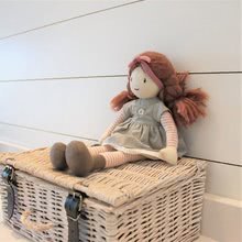 Krpene lutke - Krpena lutka Alma Rag Doll ThreadBear 35 cm od nježnog pamuka ispletene smeđe kose_2